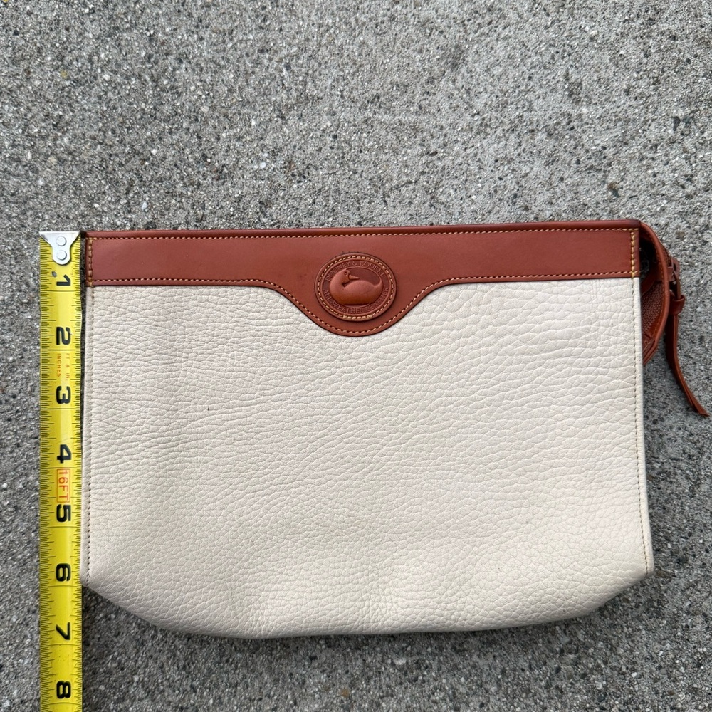 Dooney & Bourke Vintage Leather Cosmetic Bag preloved - Picture 5 of 6